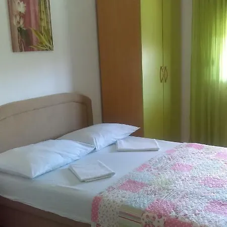 Ruza I Natalija Apartment Karlobag Exterior photo