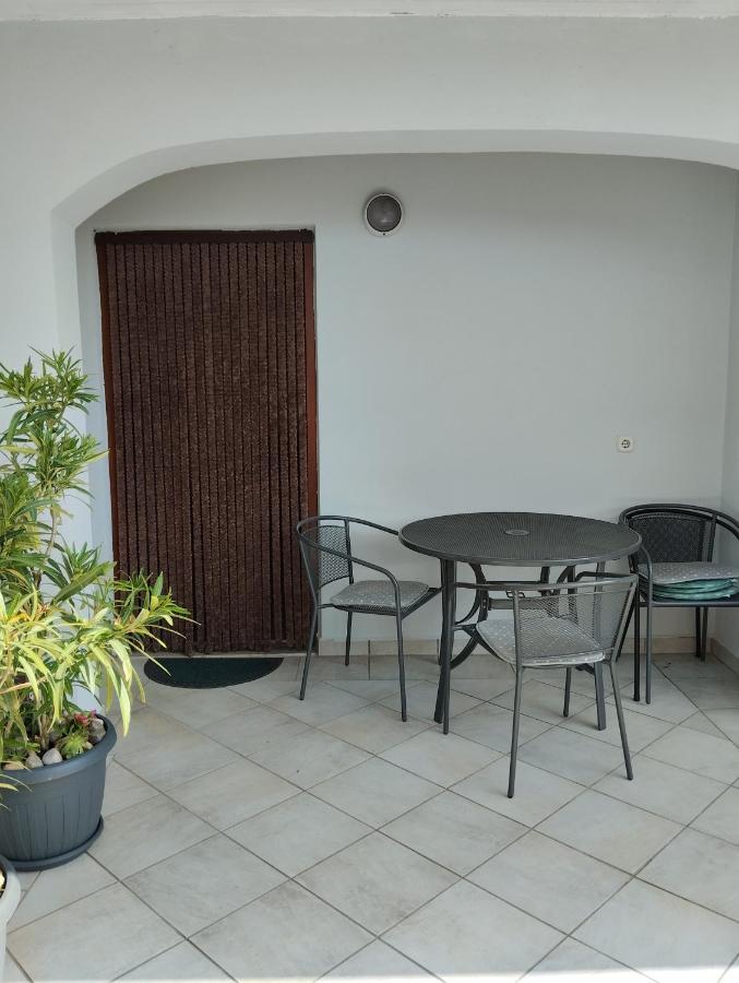 Ruza I Natalija Apartment Karlobag