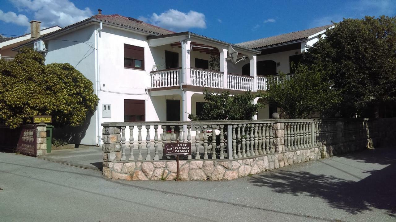 Ruza I Natalija Apartment Karlobag
